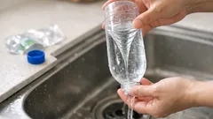 ペットボトルの水がボコボコ出ない悩みを解決する渦の時短テク